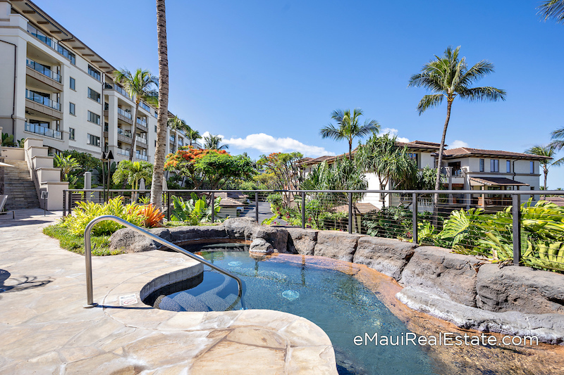 Whirlpool spa at the upper pool Wailea Beach Villas near the Penthouse building