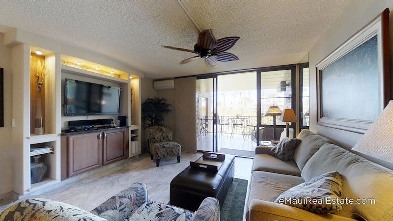 Living of a 1 bedroom unit at Kamaole Sands