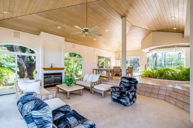 Sunken living room with high vaulted ceilings