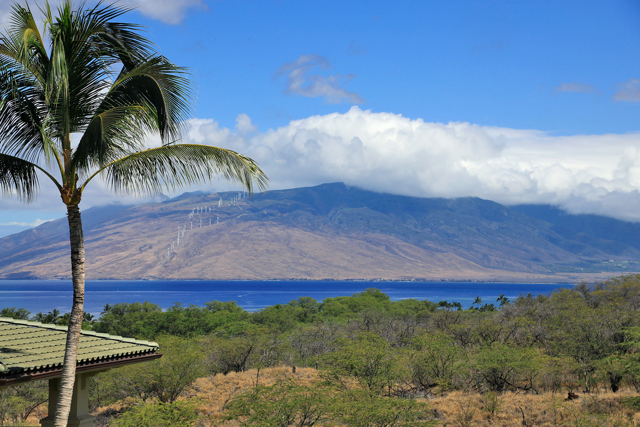 Ocean and West Maui Views: View from Lanai- See the ocean right from your living room 