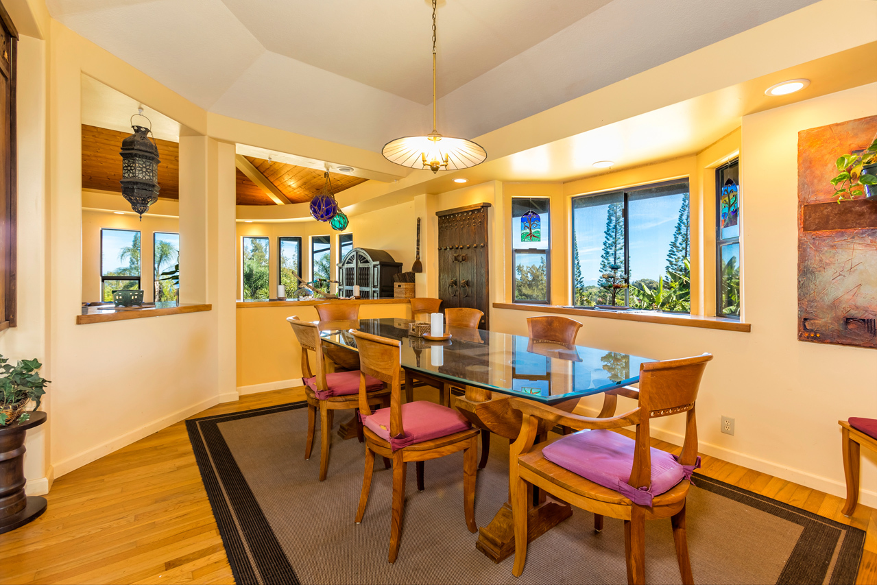 Warm & Inviting custom home: Elegant dining room