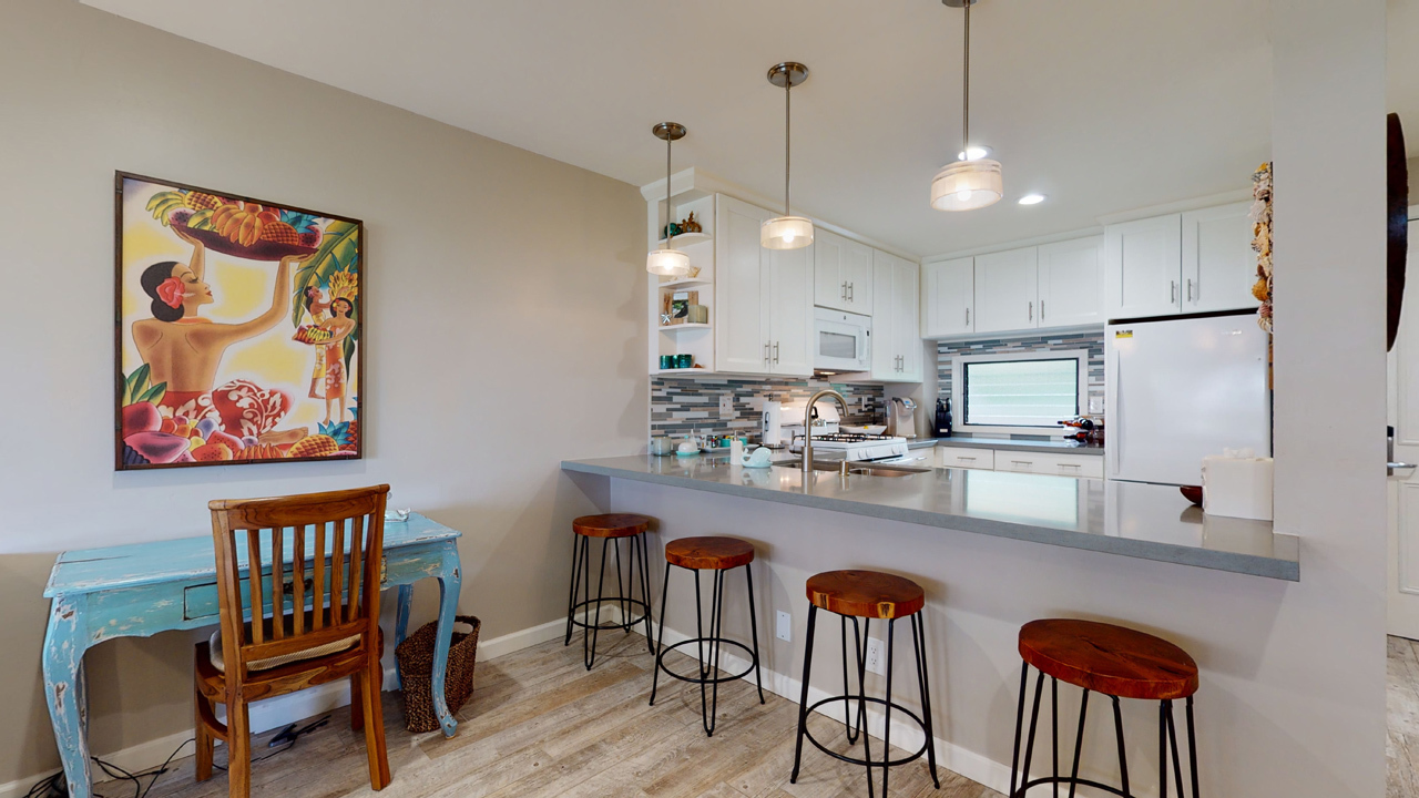 Kitchen with new appliances: 