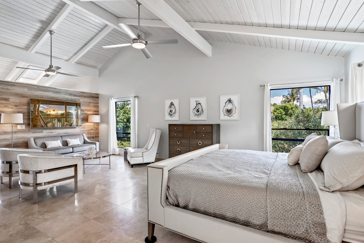 Master Suite: High vaulted ceilings and an abundance of space.