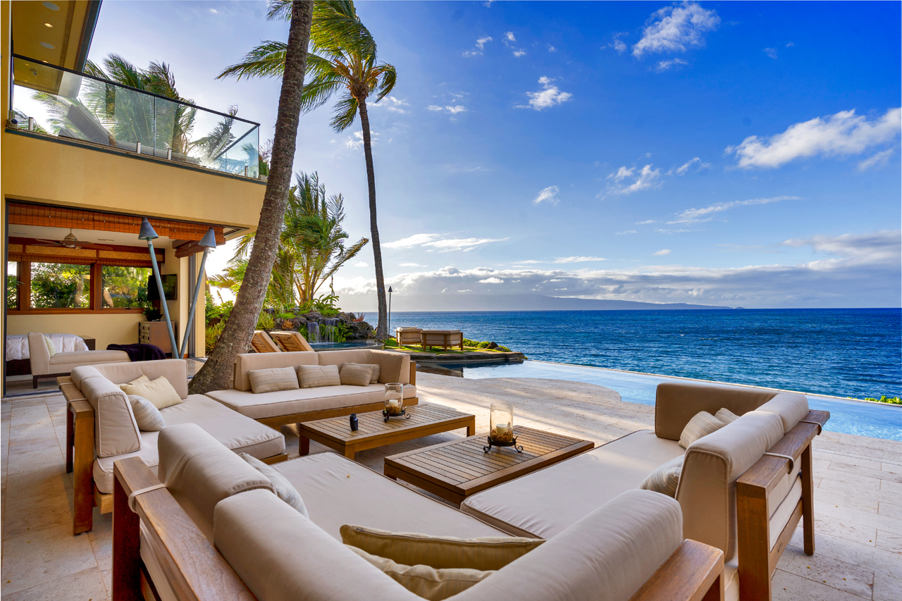 Spacious Lanai and Pool: 