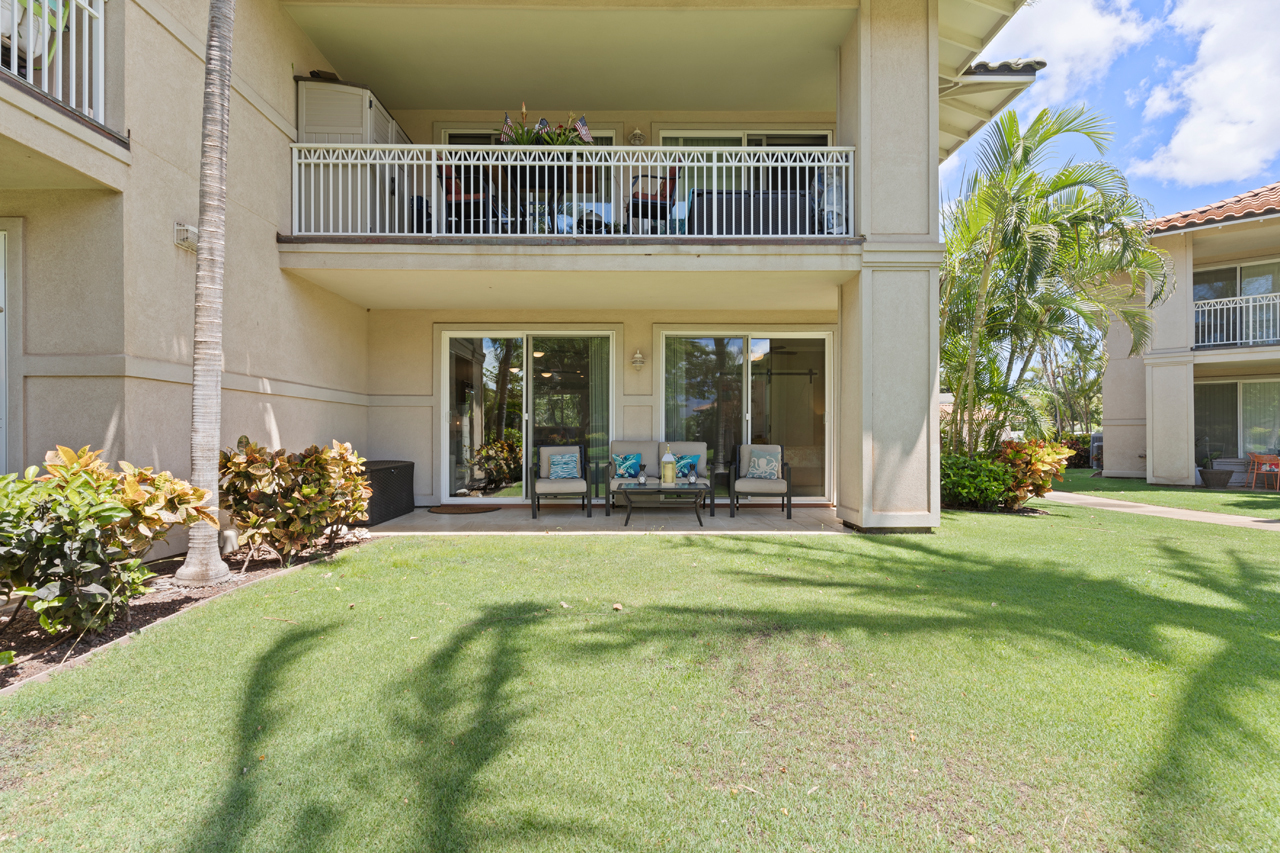 Spacious covered lanai: 