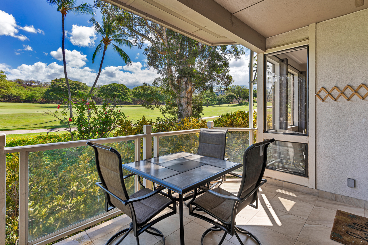 Spacious covered lanai: 