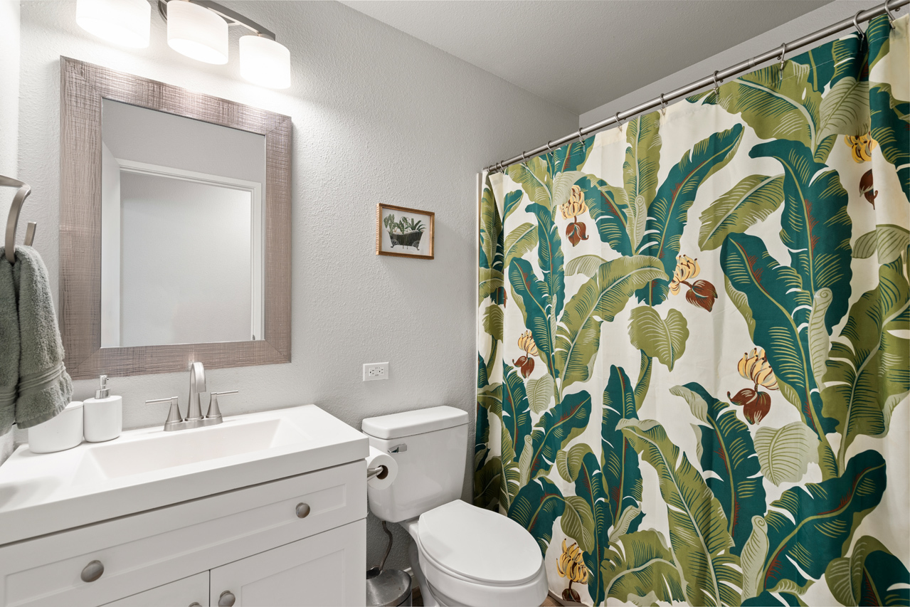 Bedroom 2 & Bathroom 2: 