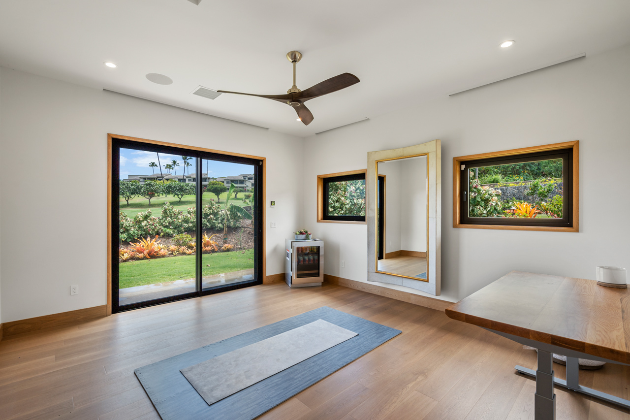 Garage & Bonus room: